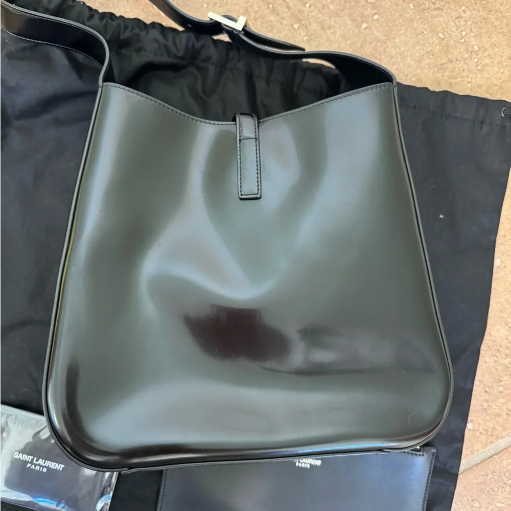 Yves Saint Laurent Glossy Black Shoulder Bag - Picture 5 of 8